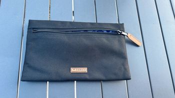 Pochette L coloris noir Cabaïa