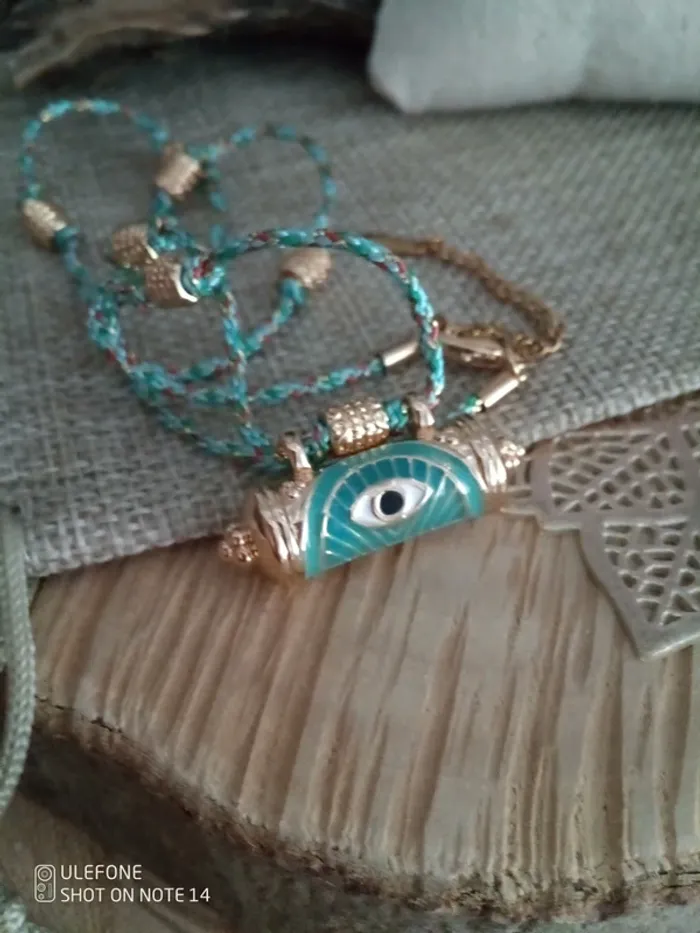 Collier amulette bleu turquoise et doré - photo numéro 4