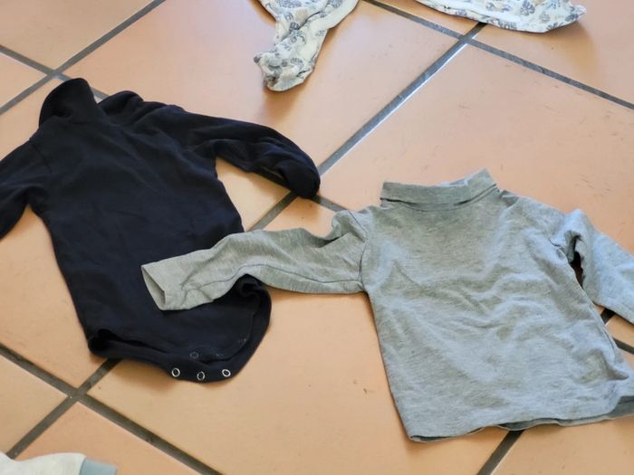 Lot 1 body col roulé et 1 col roulé 12 mois - photo numéro 2