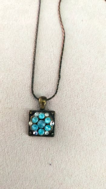 Collier pendentif carré – Collection Brume Bleue