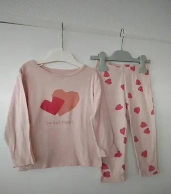 (c) pyjama rose/coeurs Kiabi 18mois
