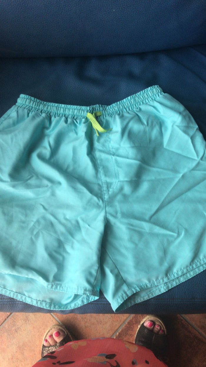 Short de bain taille 14 ans