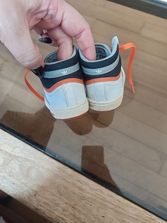 Baskets Adidas p.19 - photo numéro 5