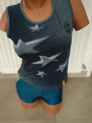 Lot trois débardeurs nike go sport taille 40