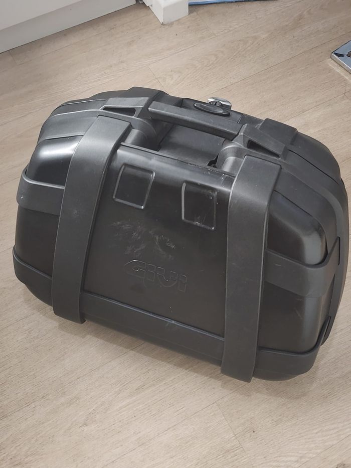 Top-case GIVI ~45 L – Monokey - photo numéro 2
