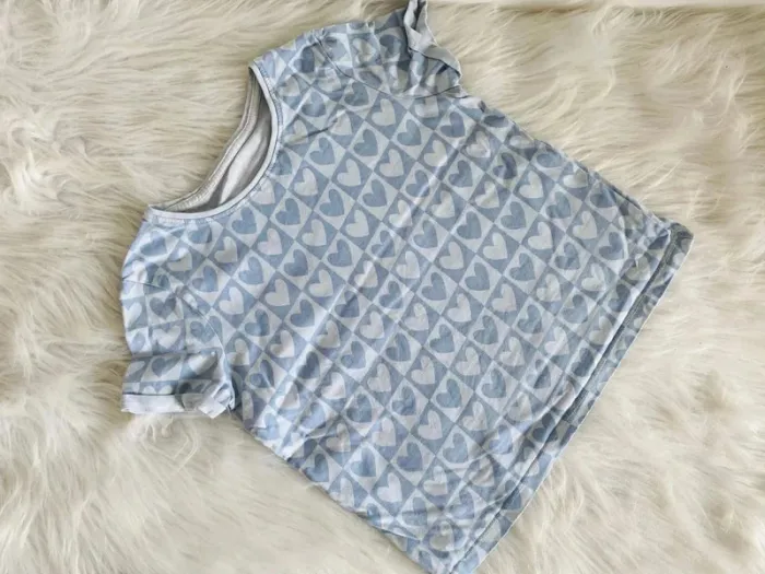 TEE shirt primark fille 7/8 ans bleu à cœurs
