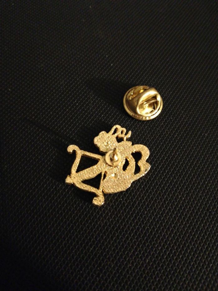 Pin's astrologie Sagittaire ? Doré - photo numéro 2