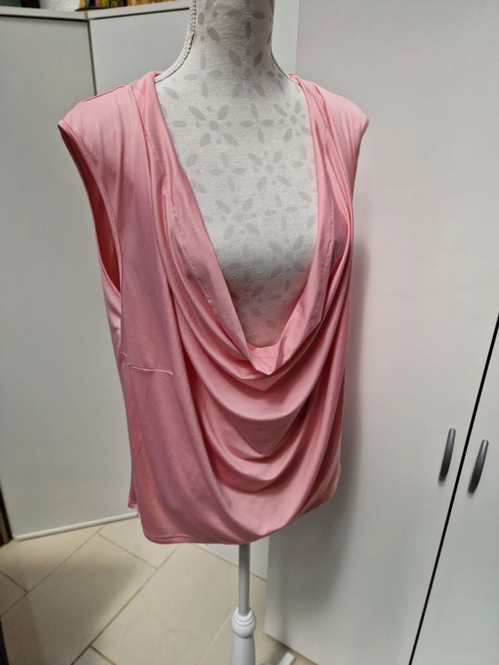 Débardeur Rose Pastel Drapé Décolleté Sexy Plongeant Homme - photo numéro 8