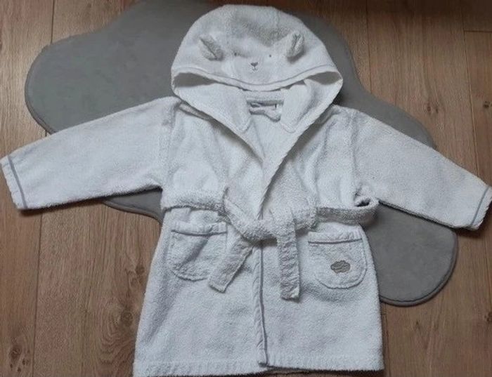 Peignoir / sortie de bain en éponge 2 ans Blanc liseré beige cadet rousselle En très bon état