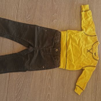 Ensemble pantalon + pull kiabi taille 9 mois