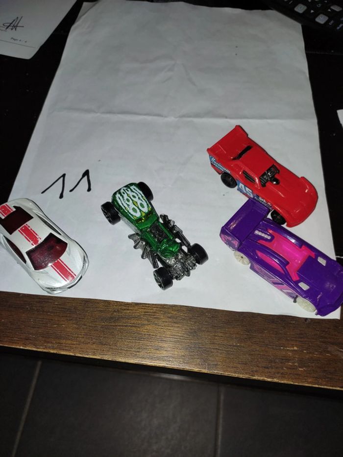 Lot de 4 petites voitures