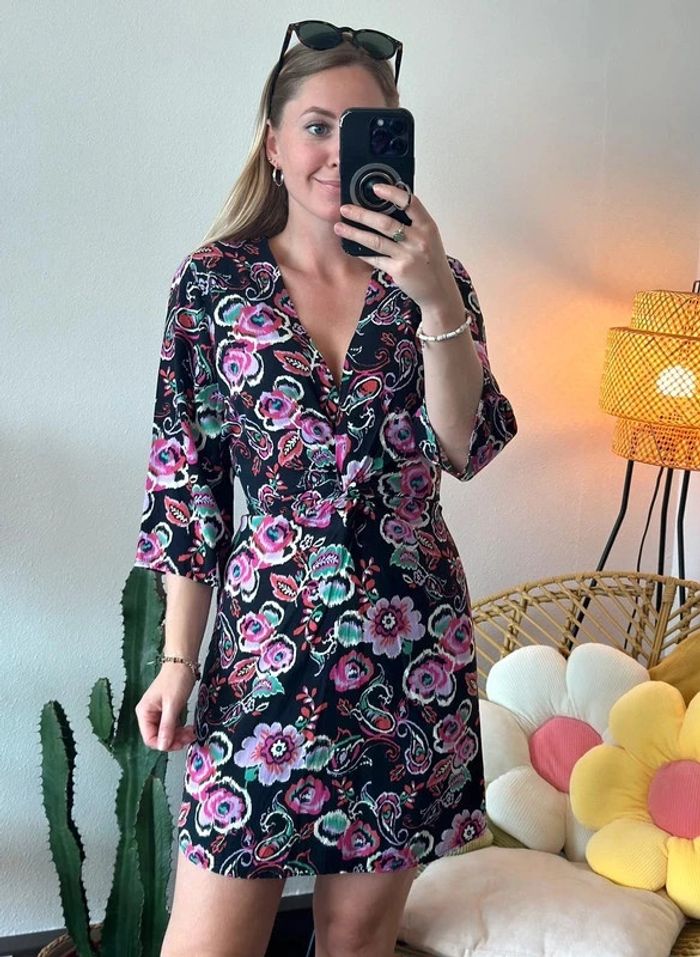 Robe à motifs fleuris colorés taille 36 - Rue des Abbesses Paris