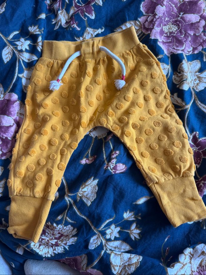 Ensemble jogging bébé – Taille 6 mois – Jaune moutarde 👶 - photo numéro 4