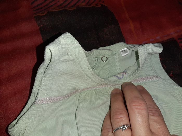 Robe vert amande 3mois - photo numéro 2