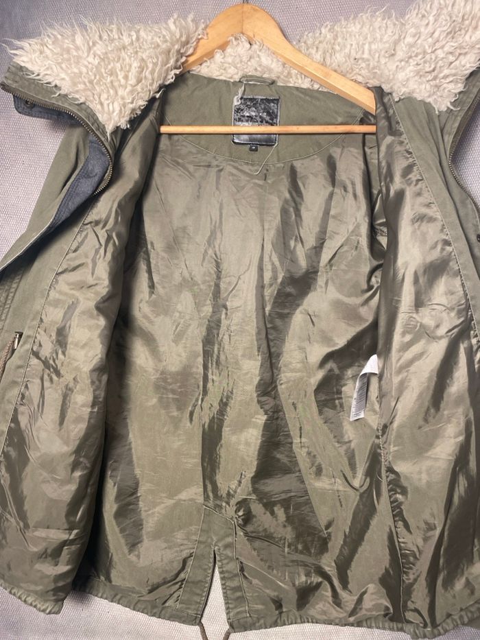 Parka femme, New look, kaki, taille 40 capuche, fausse fourrure, très bon état - photo numéro 5