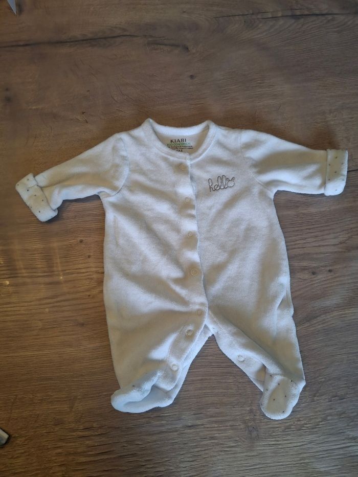Lot 0 mois bodies et pyjamas - photo numéro 2