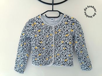 8 ans veste mi saison petit bateau ( ne taille pas très grand)