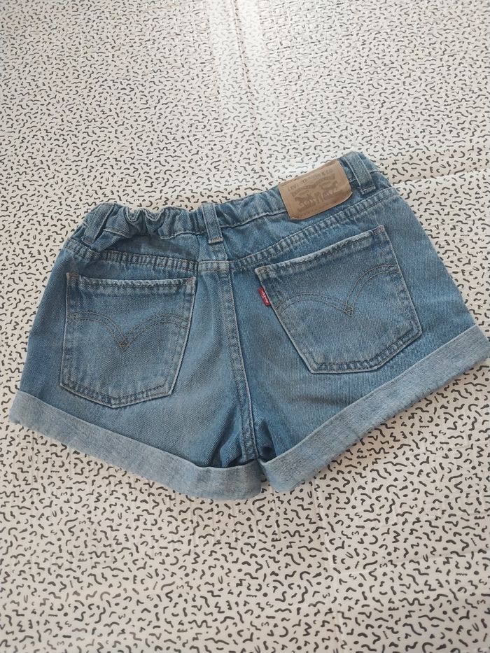 Short jean Levi’s fille 12 ans denim bleu clair girlfriend shorty - photo numéro 2