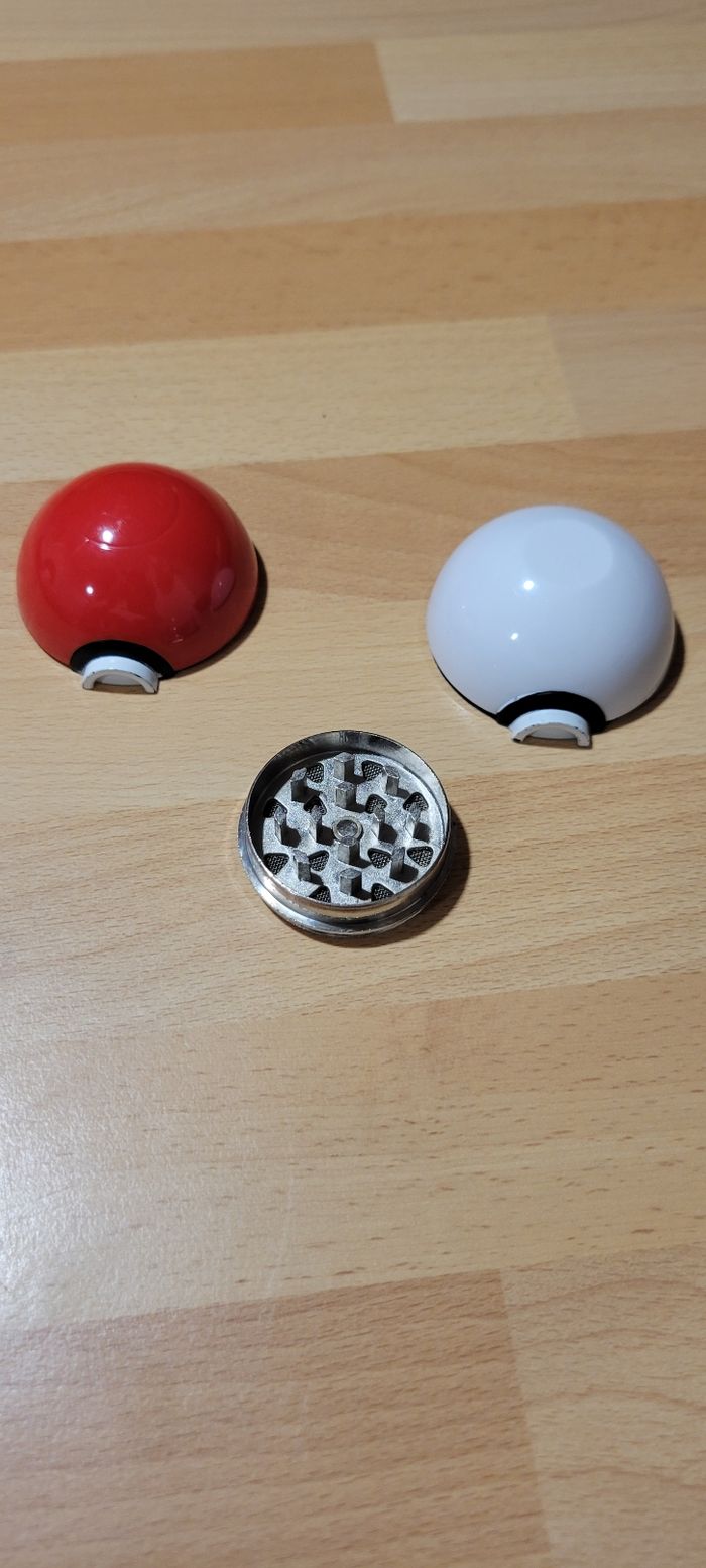 Pokeball grinder - photo numéro 4