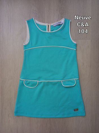 Robe neuve taille 104