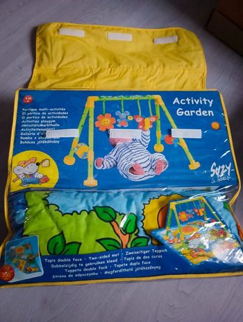 Valisette avec tapis d'éveil et arche d'activités en Tbe