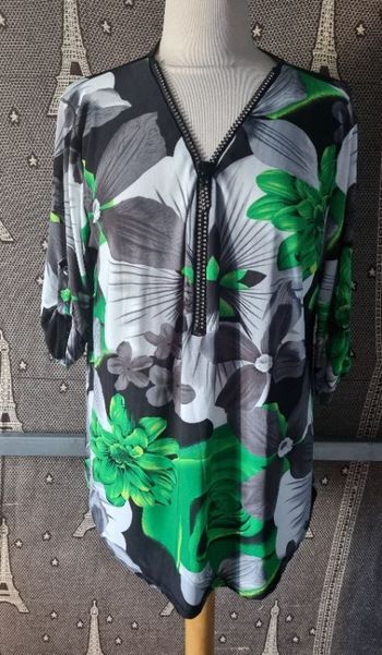 Blouse à motifs fleurs taille 48-50