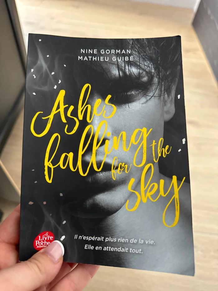 Livre adhésif falling for the sky