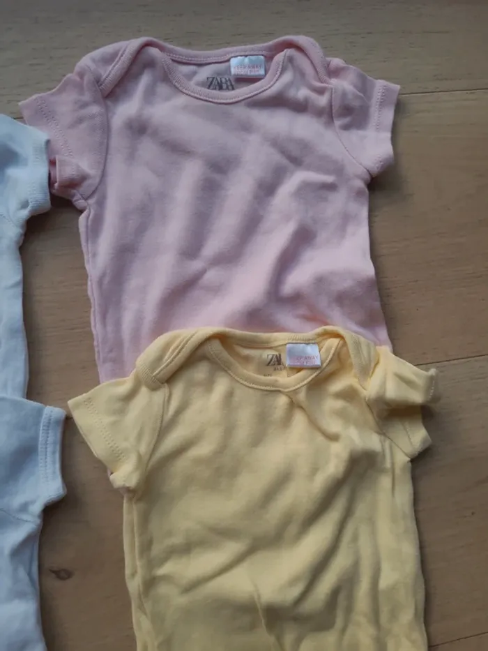 Lot bodys 3 mois - photo numéro 5
