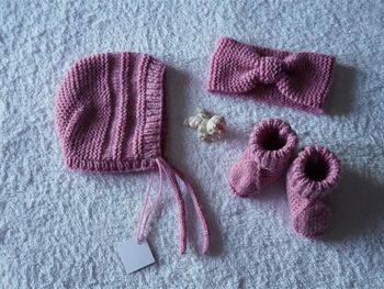Ensemble rose neuf 0/3 mois : Bonnet béguin + Bandeau + Chaussons