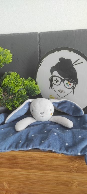 Doudou plat lapin bleu nuit étoiles gris simba toys nicotoy jaune rond joue Plat