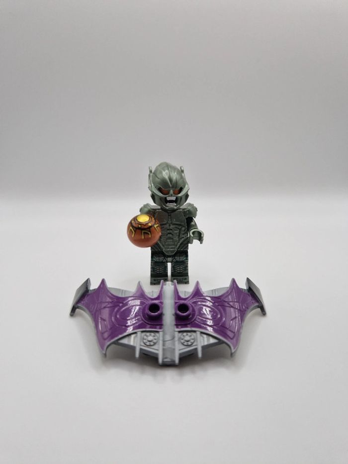 Figurine type lego Bouffon vert Spiderman Marvel