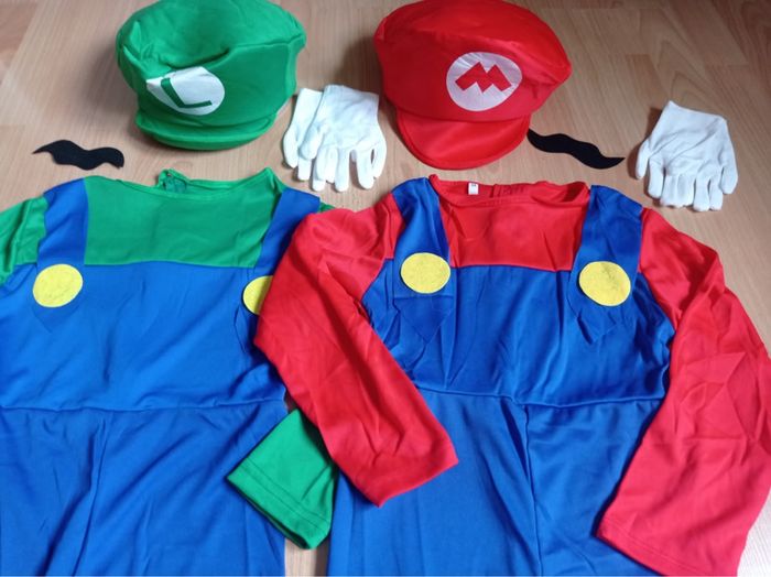 Lot déguisement Mario + luigi et accessoires 6ans - photo numéro 2