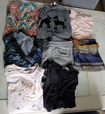 Lot de 8 vêtements revendeur femme hauts et jean Taille S/M/L