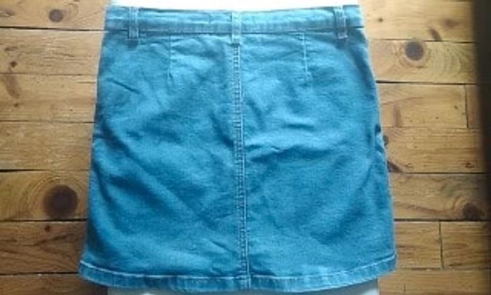 Jupe courte en jeans - photo numéro 2