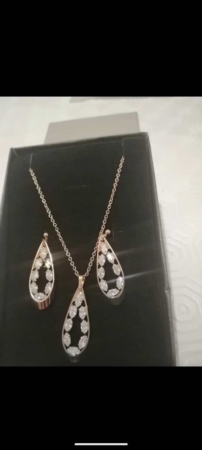 Magnifique parure Gioyes plaqué or 24 carats sertis de zirconiums. - photo numéro 2