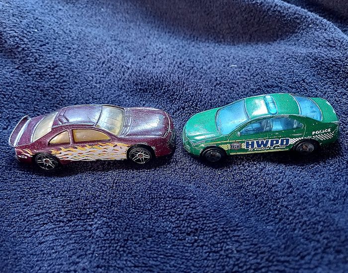 Lot de 2 voitures Miniatures : Hot Wheels
