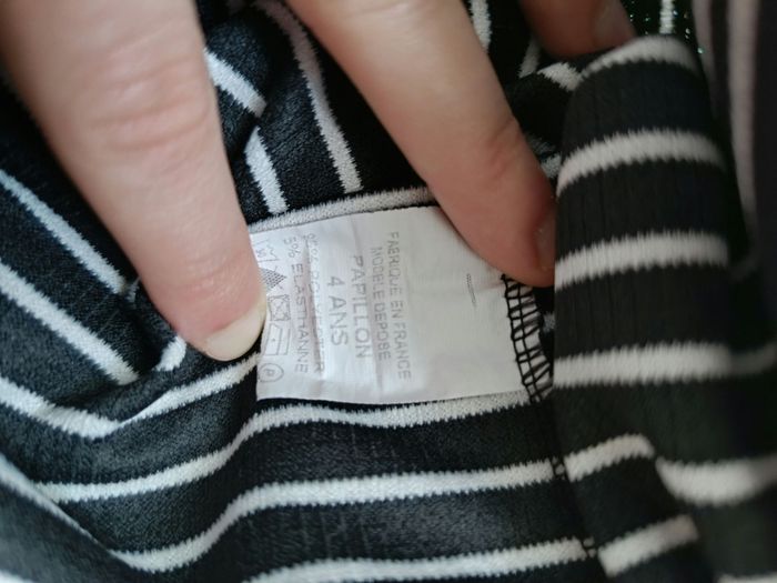 Robe rayée papillon paillettes - photo numéro 3