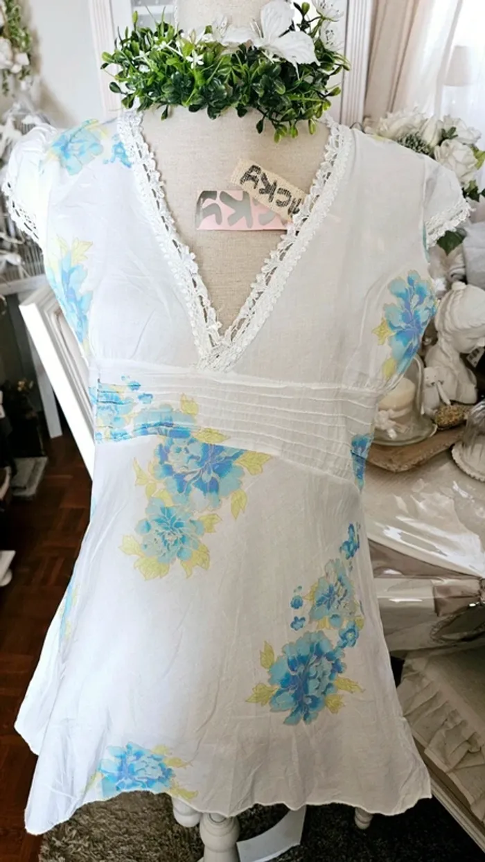 Robe courte ou tunique blanche fleurs bleues Micky Taille 38/40 Neuve - photo numéro 2