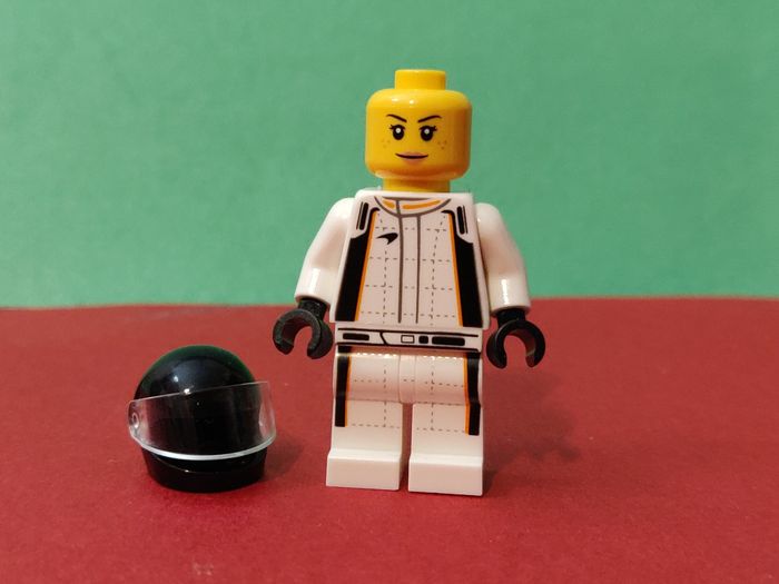 Figurine Lego McLaren - parfait état - vrai Lego - photo numéro 2