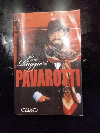 Livre sur Luciano Pavarotti de Eve Ruggieri