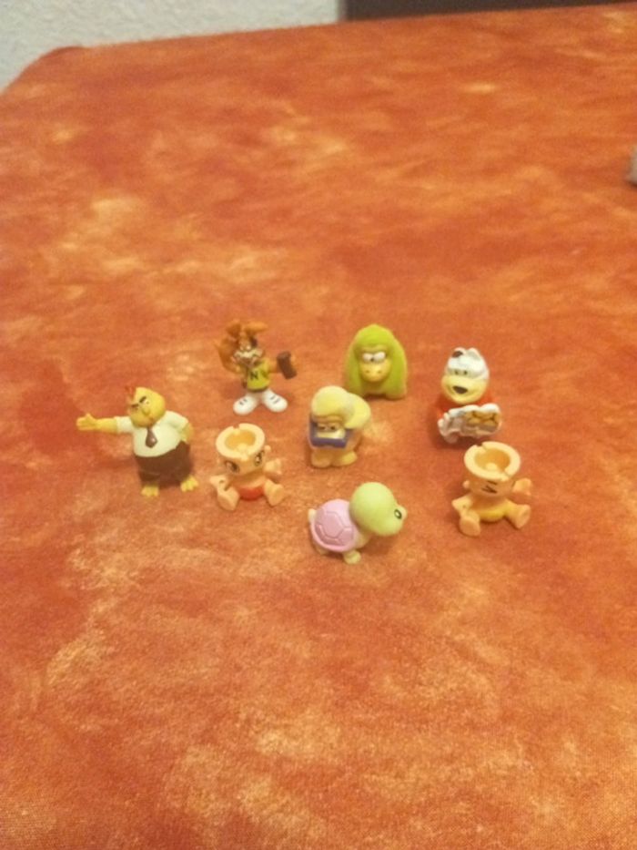 Lot de 8 figurines, Kinder, Piny pon et autres