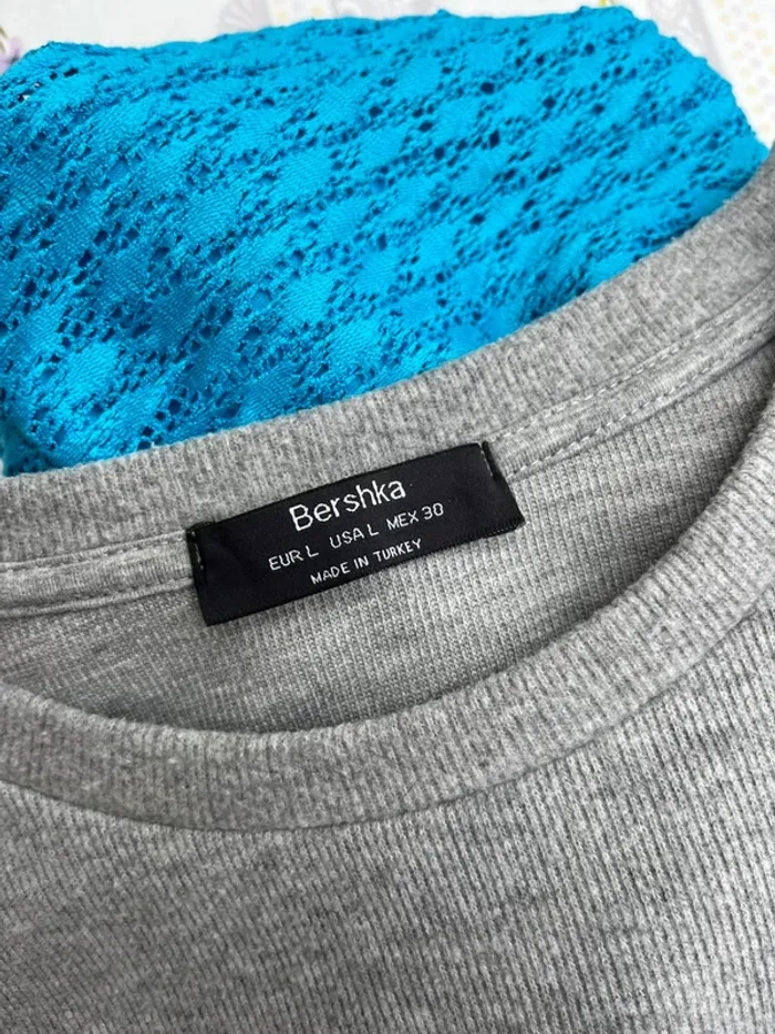 Bershka - T-shirt gris clair côtelé style manches ballons - photo numéro 4