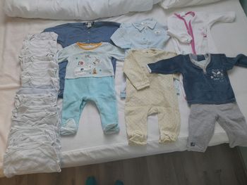 Lot pyjamas bodys 6mois