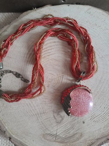 Collier rouge et doré