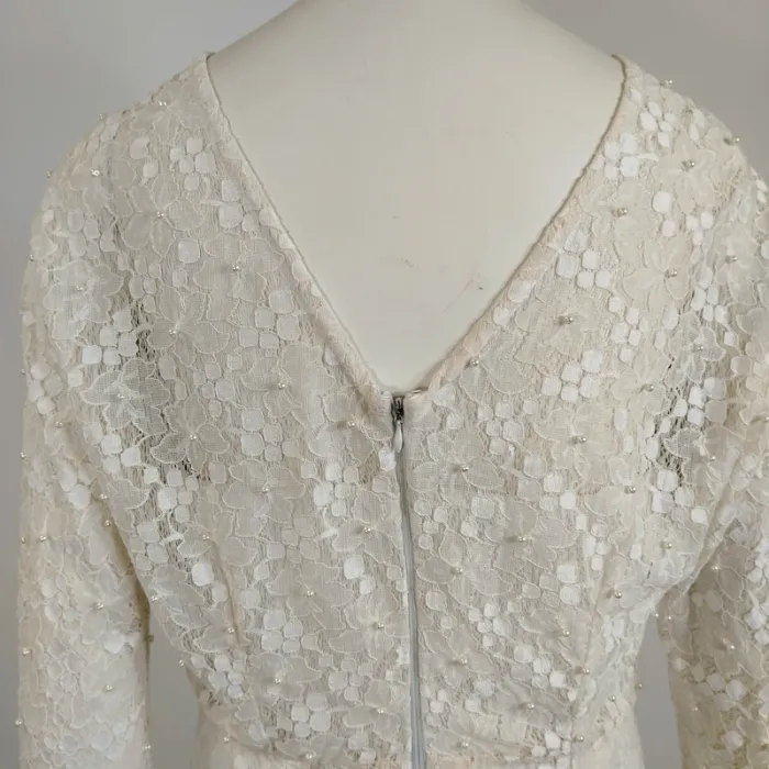 Robe longue écrue en dentelle perles – manches longues, dos V A903 - photo numéro 3