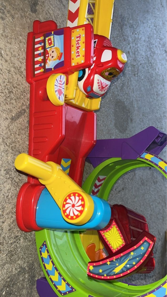 Tut tut bolides looping