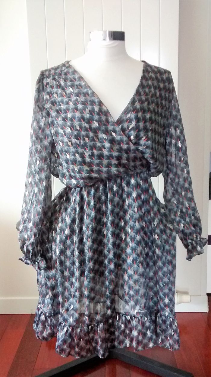 Belle robe cache-cœur avec ceinture – Taille L/XL