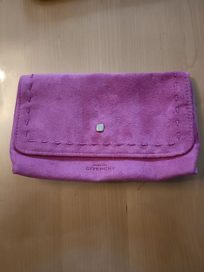 4 POCHETTES GIVENCHY ET NINA RICCI - photo numéro 4