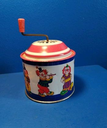 Boîte à musique avec manivelle