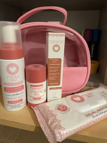 Musc intime trousse et gamme sweet litchi neuve